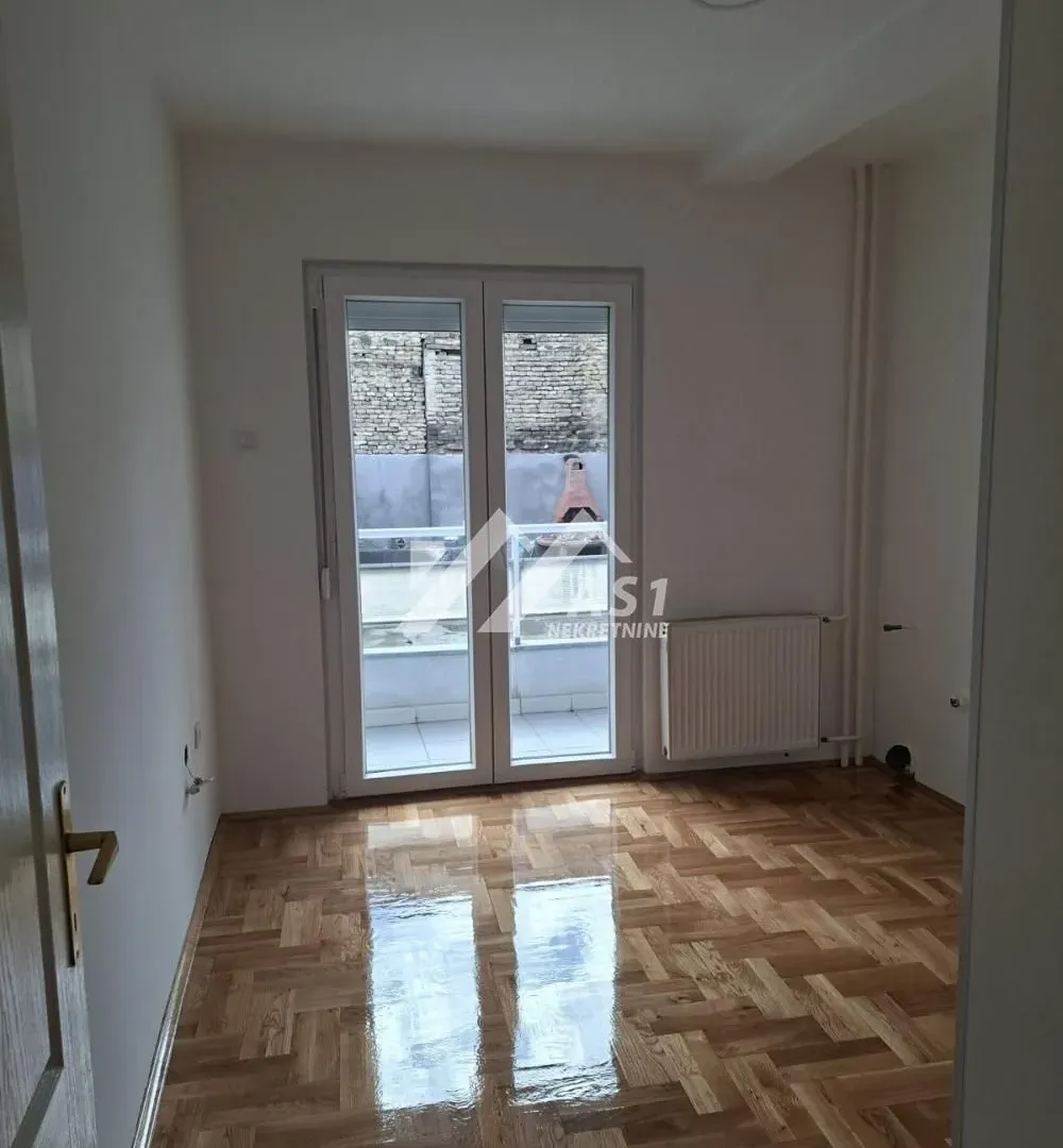 Izdavanje, dvosoban stan, 60m², Centar, Novi Sad