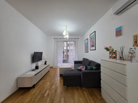 Izdavanje, dvosoban stan, 55m², Bečići, Budva - image 21