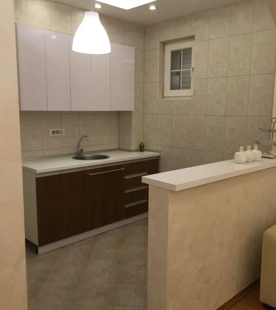 Izdavanje, kuća, 320m², Gornja Gorica, Podgorica