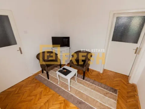 Izdavanje, jednosoban stan, 70m², Centar, Podgorica - image 11