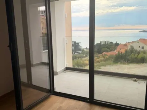 Sale, one bedroom apartment, 43m², Bečići, Budva - image 3