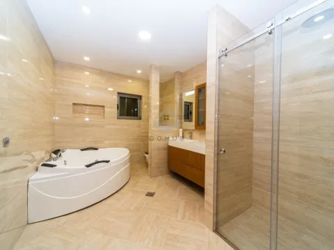 Rent, house, 320m², Zlatica, Podgorica - image 19