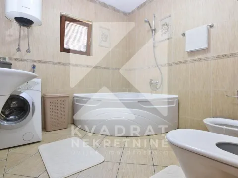 Izdavanje, trosoban stan, 150m², Stari Aerodrom, Podgorica - image 11