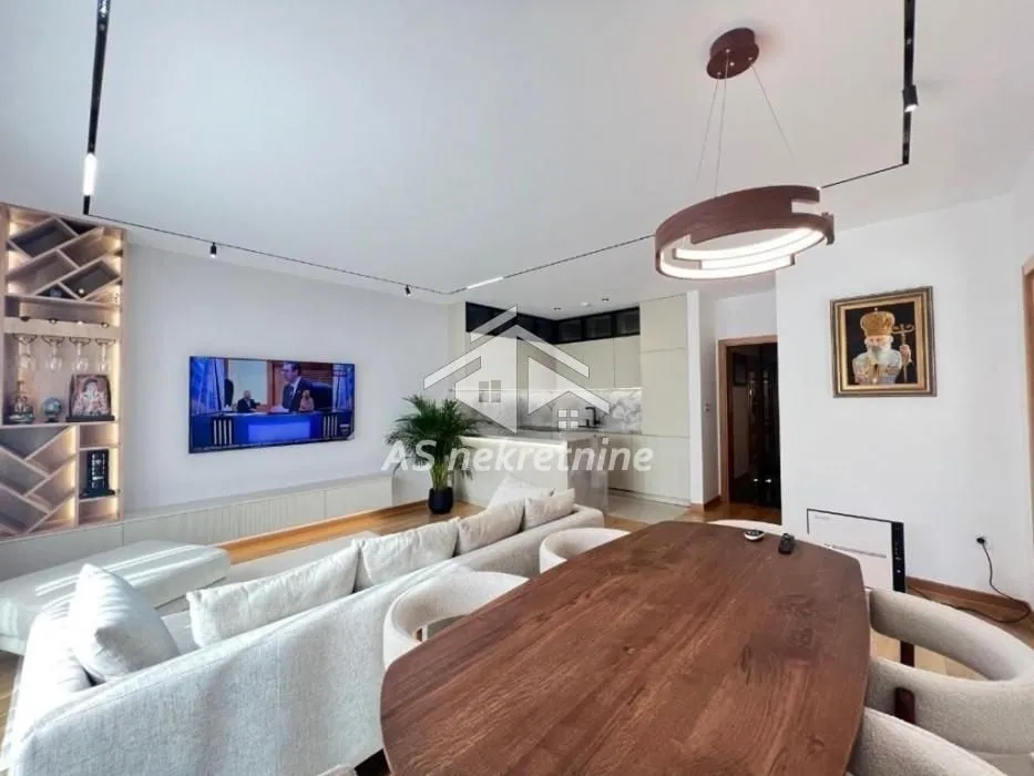 Prodaja, četvorosoban stan, 88m², Južni Bulevar, Vračar Sve Podlokacije