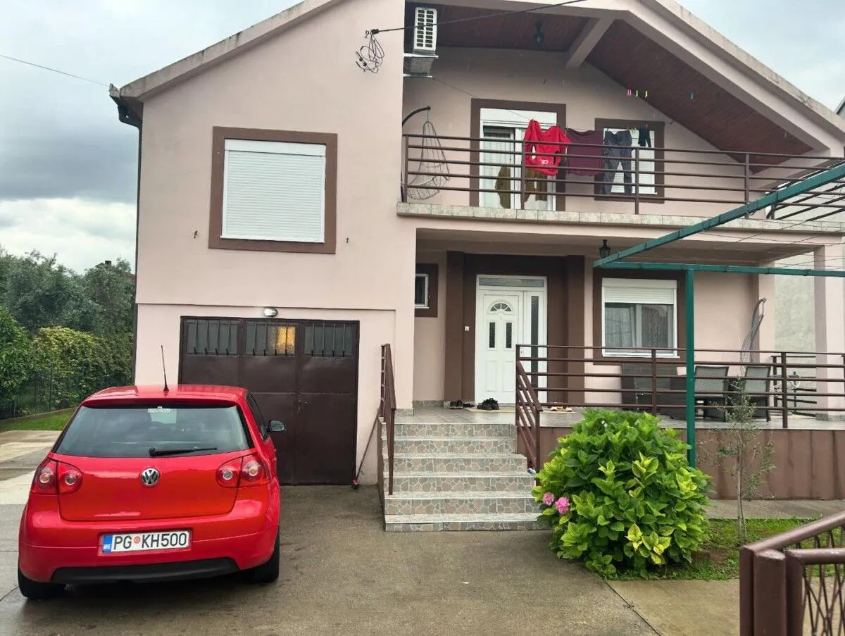 Sale, house, 191m², Tološi, Podgorica