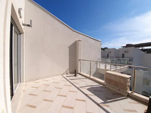 Sale, three bedroom apartment, 171m², Petrovac, Budva - image 5