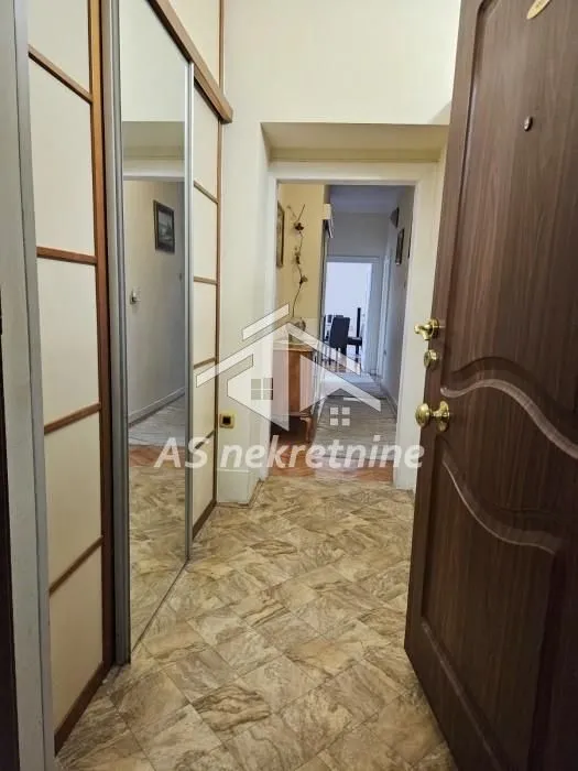 Izdavanje, četvorosoban stan, 86m², Savski Venac, Beograd
