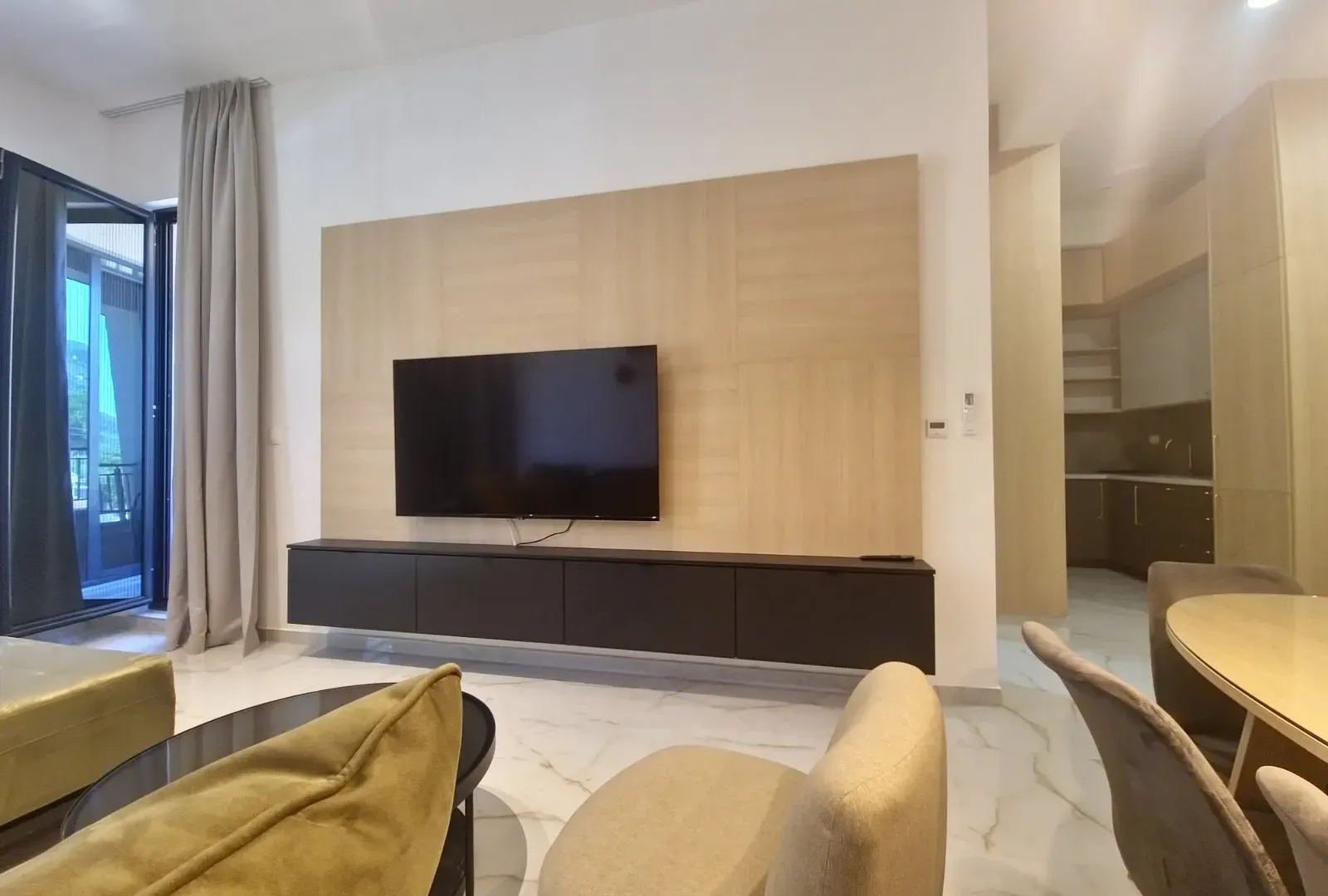 Izdavanje, dvosoban stan, 68m², Lastva Grbaljska, Kotor