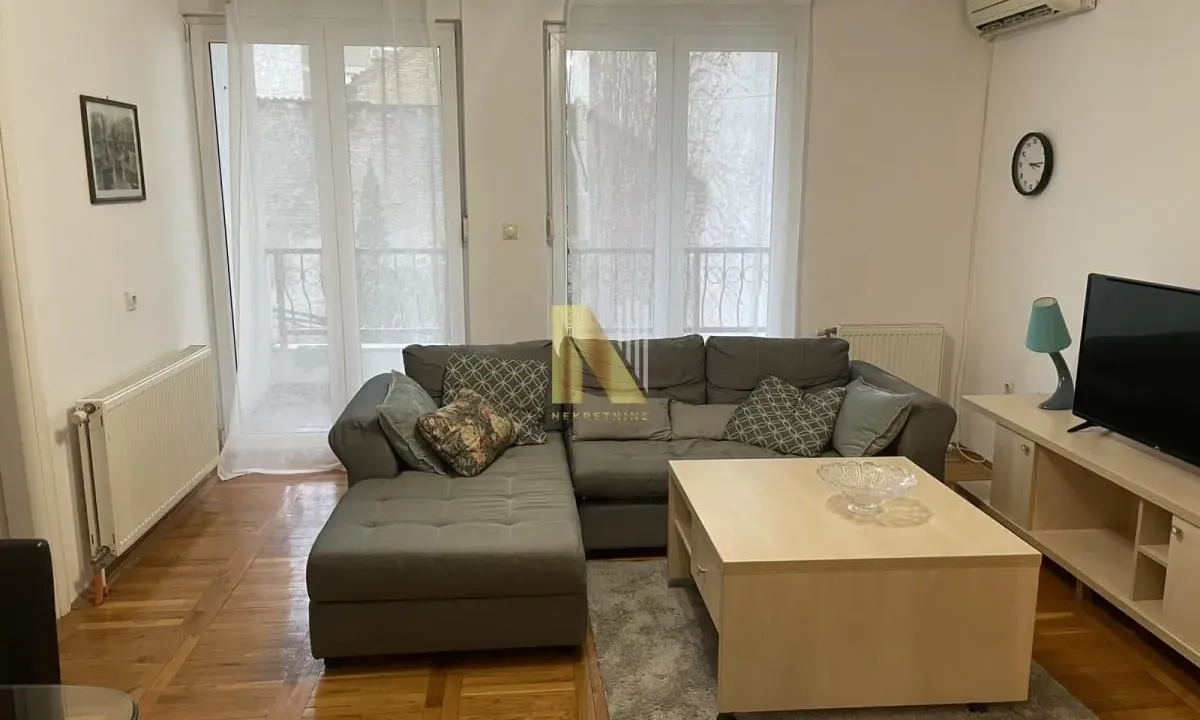 Izdavanje, dvosoban stan, 51m², Centar, Novi Sad