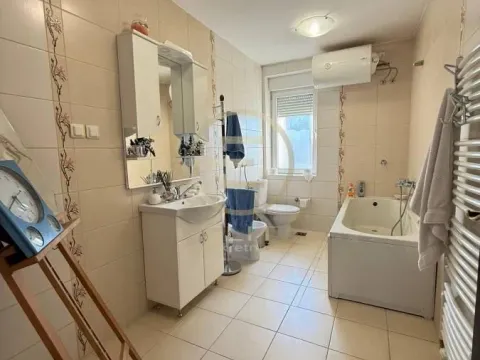 Prodaja, kuća, 473m², Veternička rampa, Novi Sad Sve Podlokacije - image 26