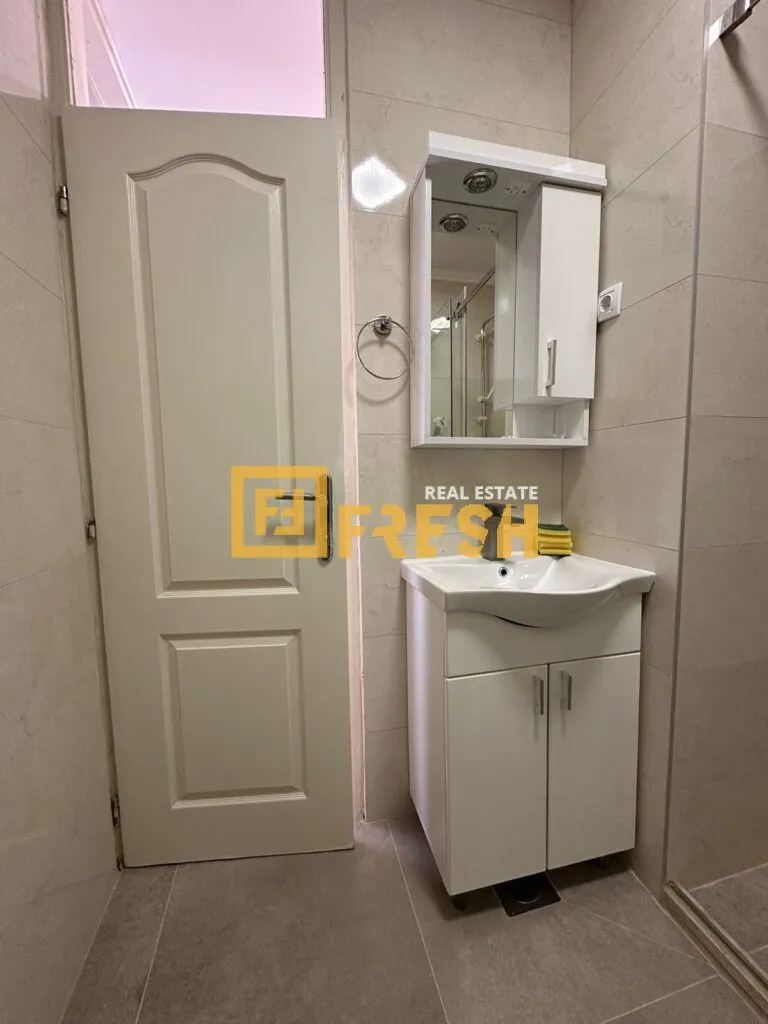 Izdavanje, dvosoban stan, 89m², Centar, Podgorica