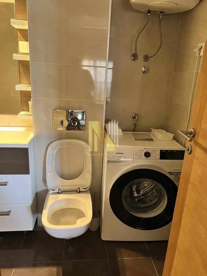 Izdavanje, trosoban stan, 62m², Centar, Novi Sad