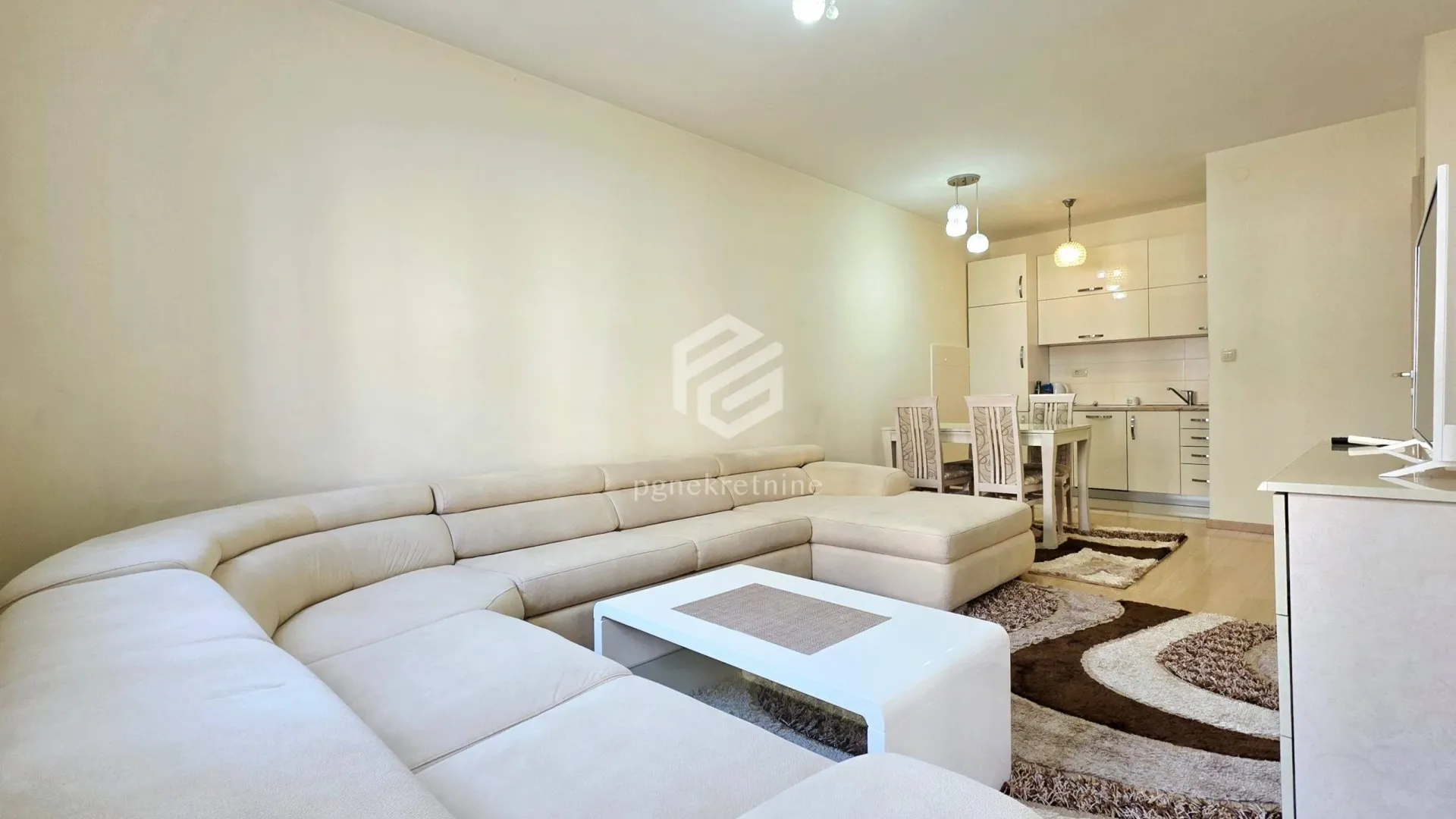 Izdavanje, jednosoban stan, 47m², City Kvart, Podgorica