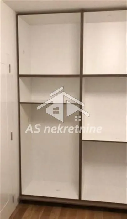 Izdavanje, dvosoban stan, 43m², Južni Bulevar, Vračar Sve Podlokacije