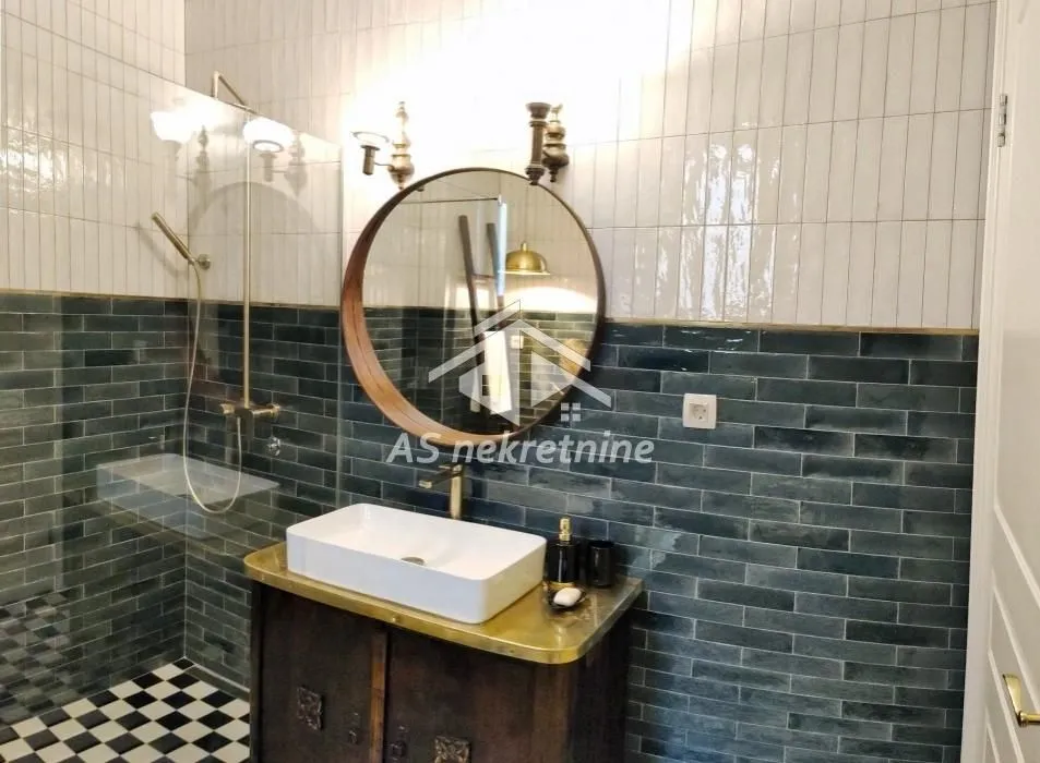 Rent, four bedroom apartment, 140m², Kalenić Pijaca, Vračar Sve Podlokacije