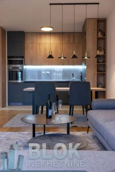Izdavanje, jednosoban stan, 60m², Podgorica, Crna Gora