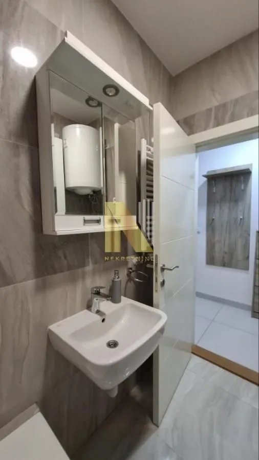 Izdavanje, jednosoban stan, 38m², Rotkvarija, Novi Sad Sve Podlokacije