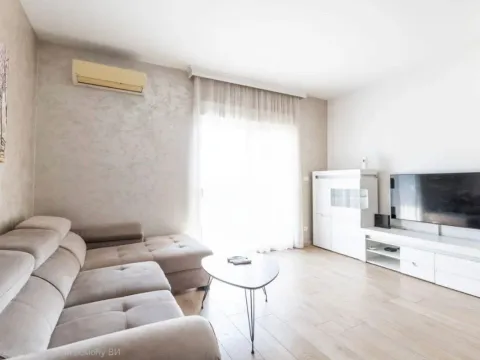 Izdavanje, dvosoban stan, 75m², City Kvart, Podgorica - image 4