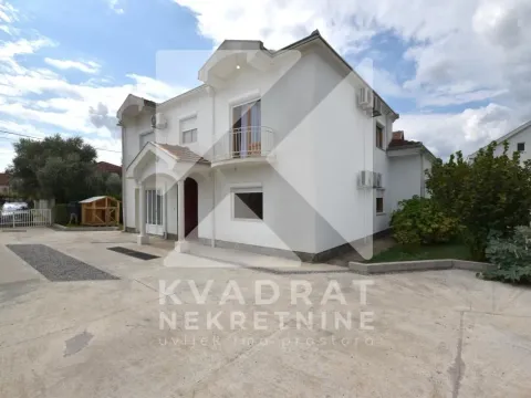 Rent, house, 200m², Dalmatinska ulica, Podgorica - image 32