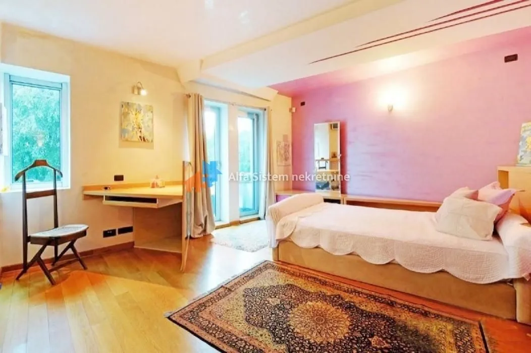 Rent, house, 365m², Uciteljsko Naselje, Zvezdara Sve Podlokacije