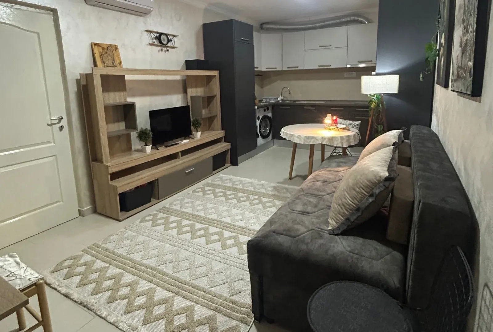 Izdavanje, jednosoban stan, 40m², Zlatica, Podgorica