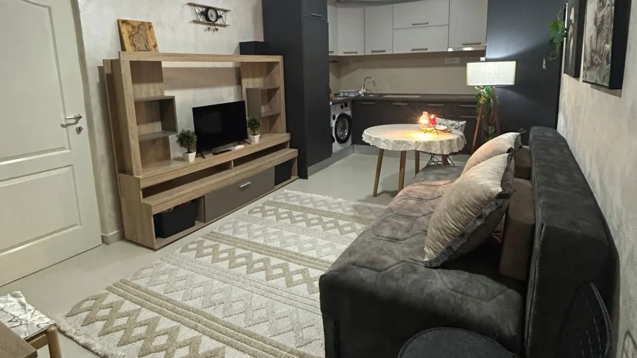 Izdavanje, jednosoban stan, 40m², Zlatica, Podgorica