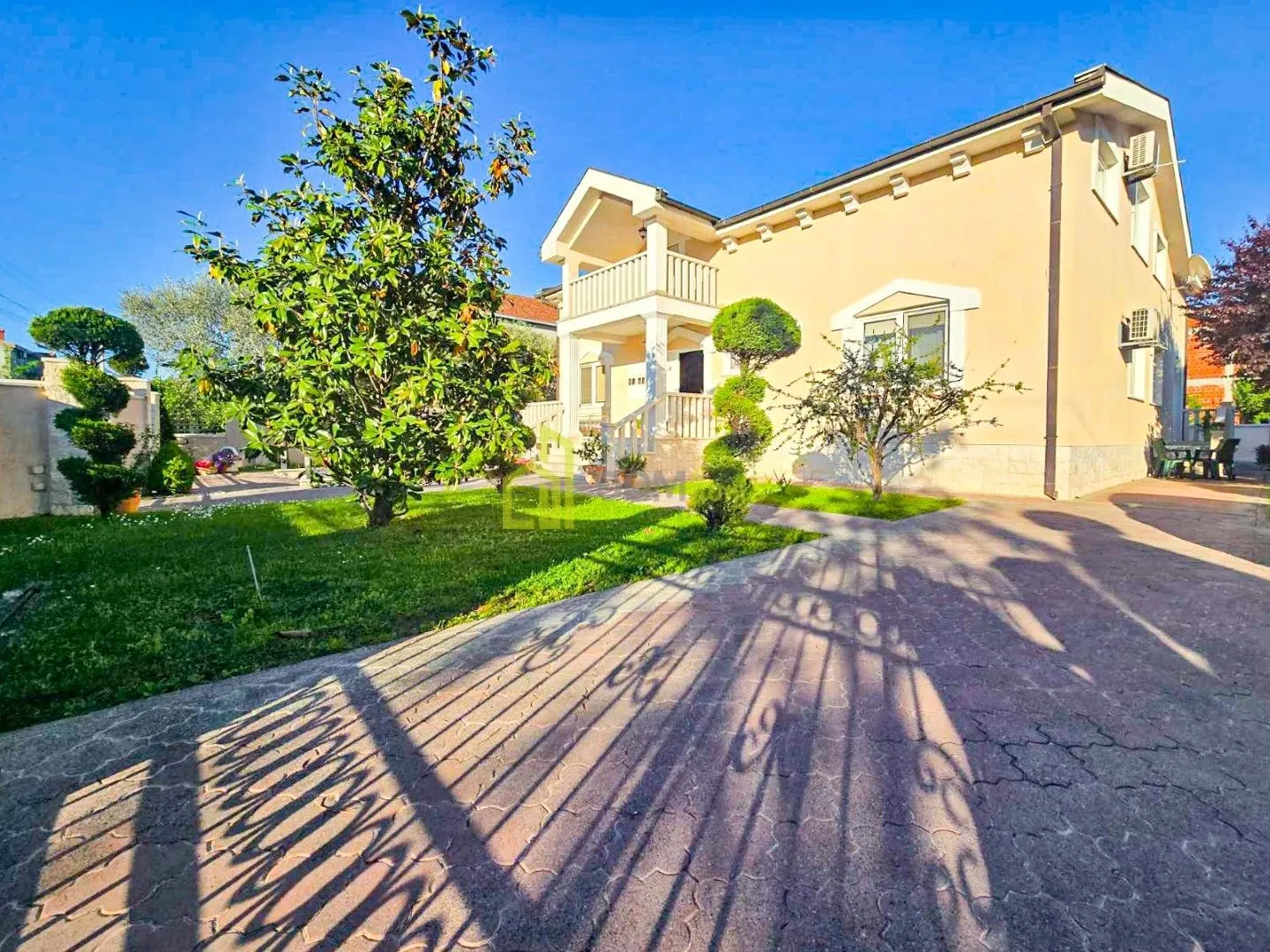 Prodaja, kuća, 356m², Tološi, Podgorica