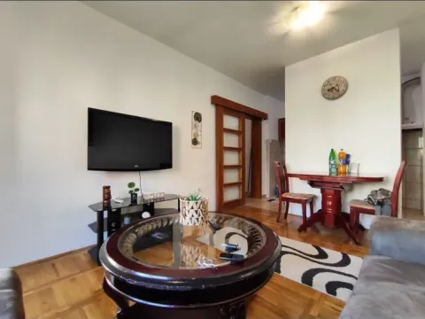 Izdavanje, dvosoban stan, 64m², Stari Aerodrom, Podgorica - image 3