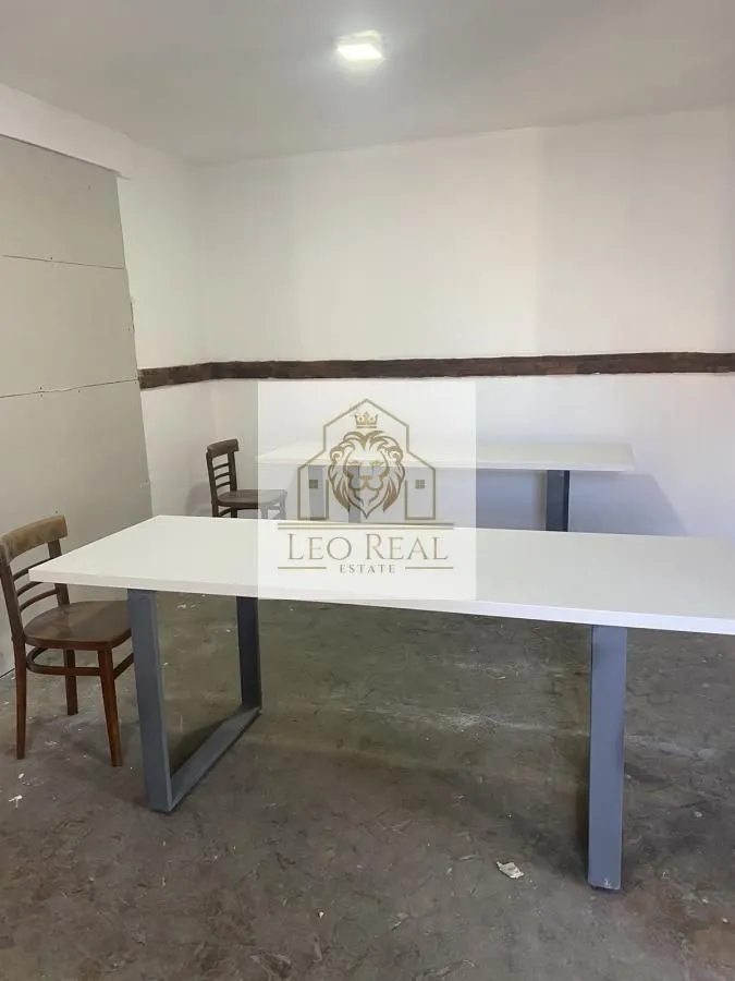 Izdavanje, kuća, 330m², Dobanovci, Surčin