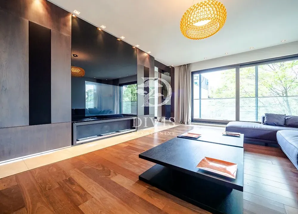 Izdavanje, četvorosoban stan, 234m², Dedinje Sve Podlokacije, Beograd