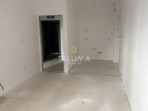 Prodaja, jednosoban stan, 43m², Stari Aerodrom, Podgorica - image 1