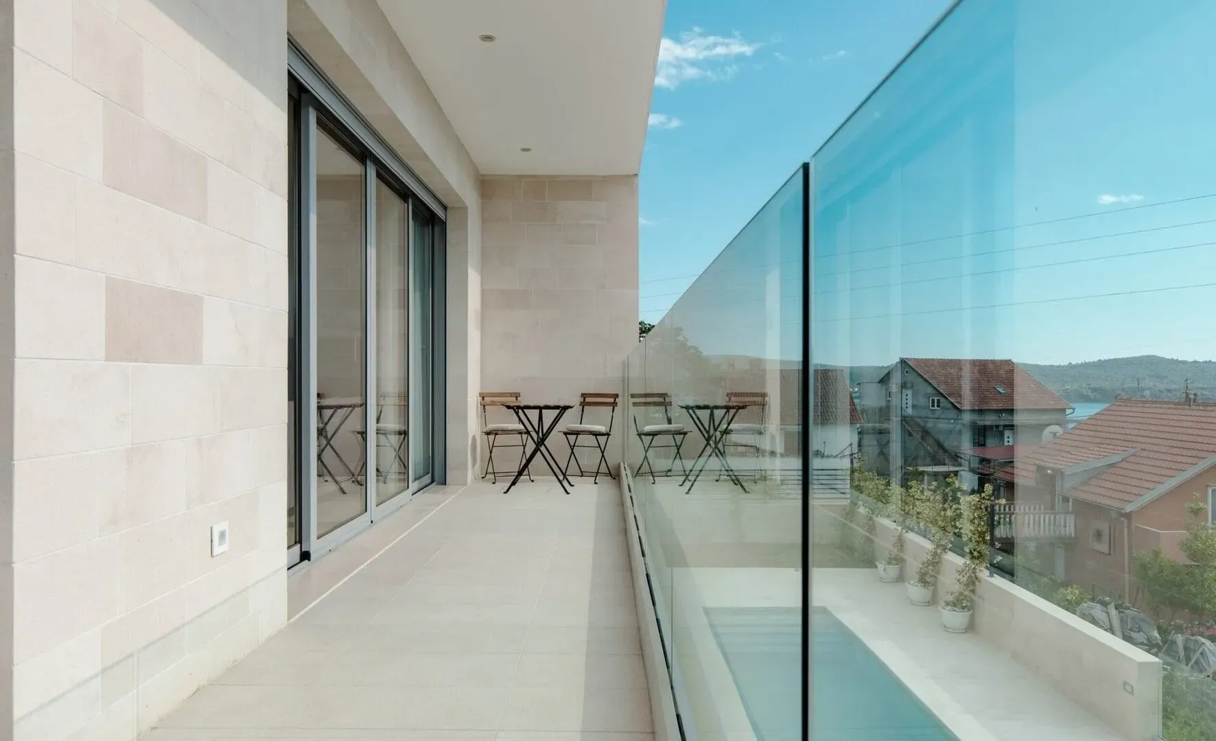 Izdavanje, četvorosoban stan, 273m², Marići, Tivat