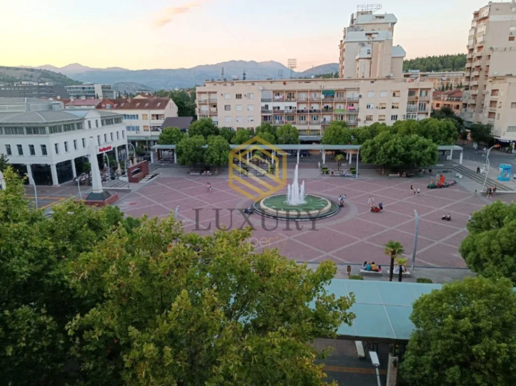 Izdavanje, dvosoban stan, 58m², Centar, Podgorica