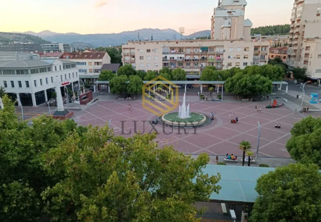 Izdavanje, dvosoban stan, 58m², Centar, Podgorica