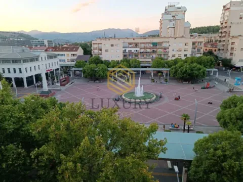 Izdavanje, dvosoban stan, 58m², Centar, Podgorica - image 1