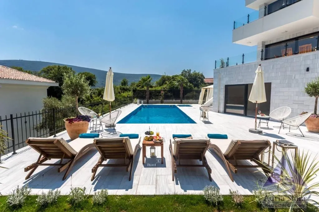 Prodaja, kuća, 420m², Đenovići, Herceg Novi