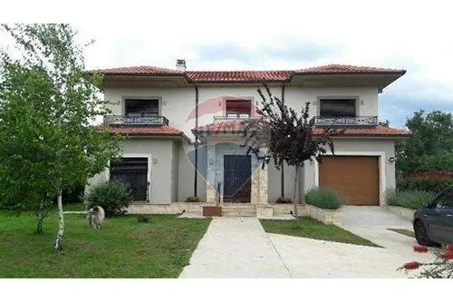 Rent, house, 250m², Tološi, Podgorica