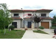 Rent, house, 250m², Tološi, Podgorica - image 1