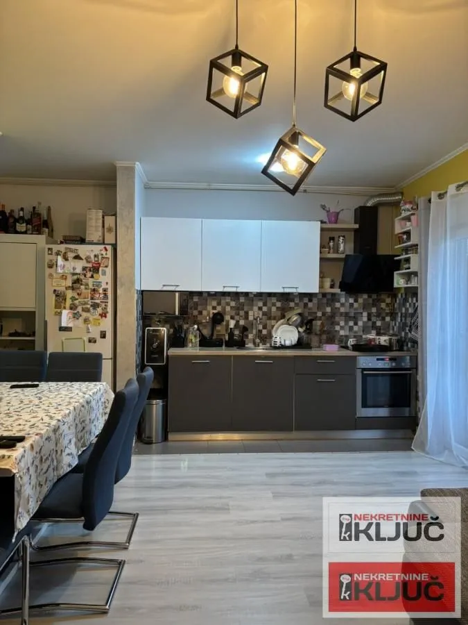 Prodaja, dvosoban stan, 54m², Lipov gaj, Novi Sad Sve Podlokacije