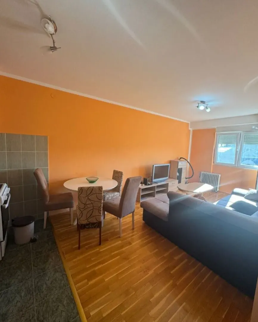Izdavanje, jednosoban stan, 43m², Krivi Most, Podgorica