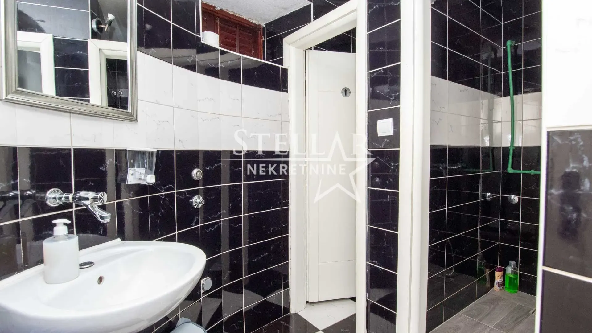 Izdavanje, kuća, 200m², Budva, Crna Gora