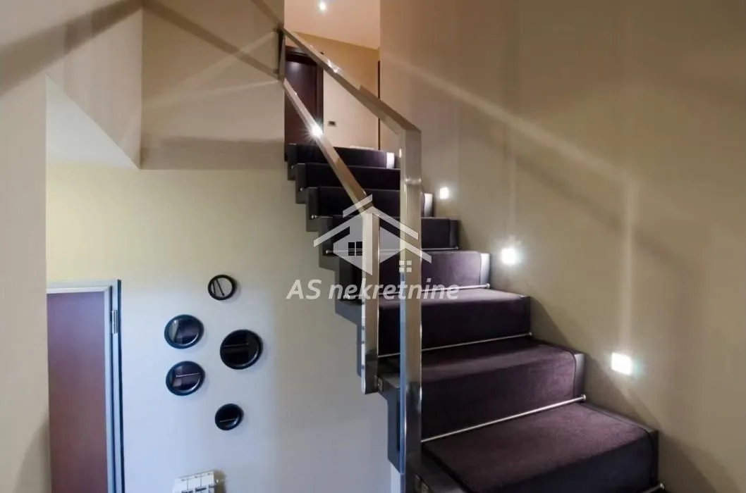 Izdavanje, stan, 160m², Crveni Krst, Beograd