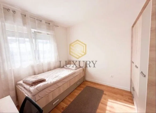 Izdavanje, dvosoban stan, 60m², Pobrežje, Podgorica