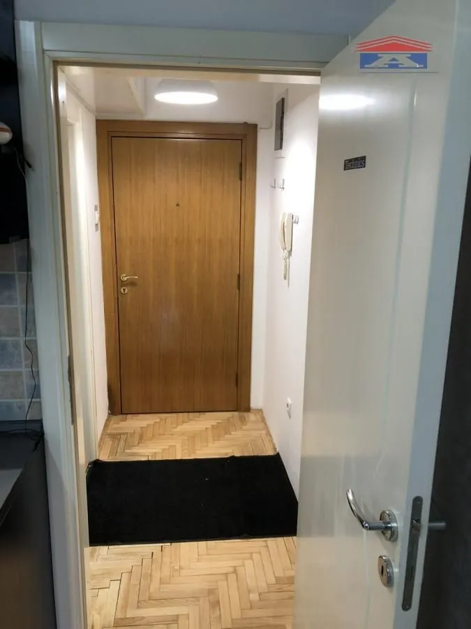 Izdavanje, garsonjera, 22m², Grbavica, Novi Sad Sve Podlokacije