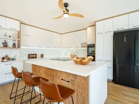Prodaja, kuća, 220m², Tivat, Crna Gora - image 11