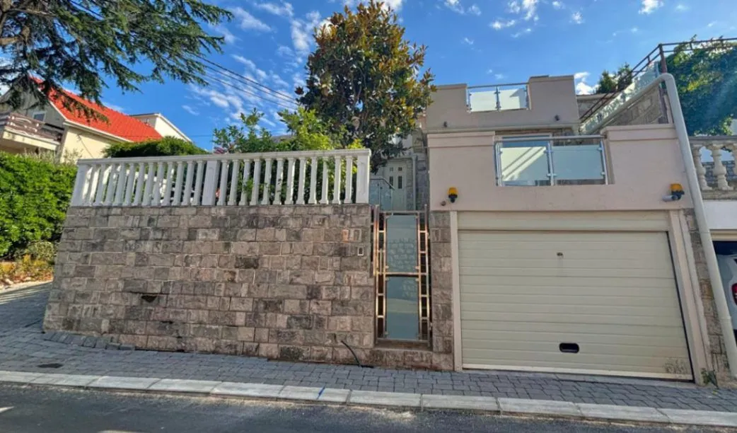 Prodaja, četvorosoban stan, 120m², Krašići, Tivat