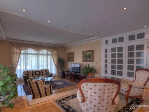 Prodaja, kuća, 700m², Tološi, Podgorica - image 9