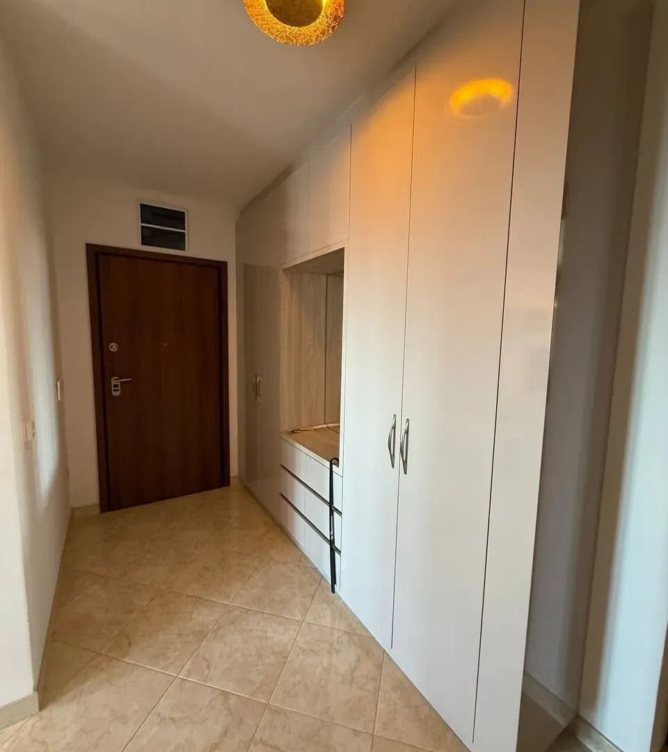 Izdavanje, dvosoban stan, 120m², Bečići, Budva