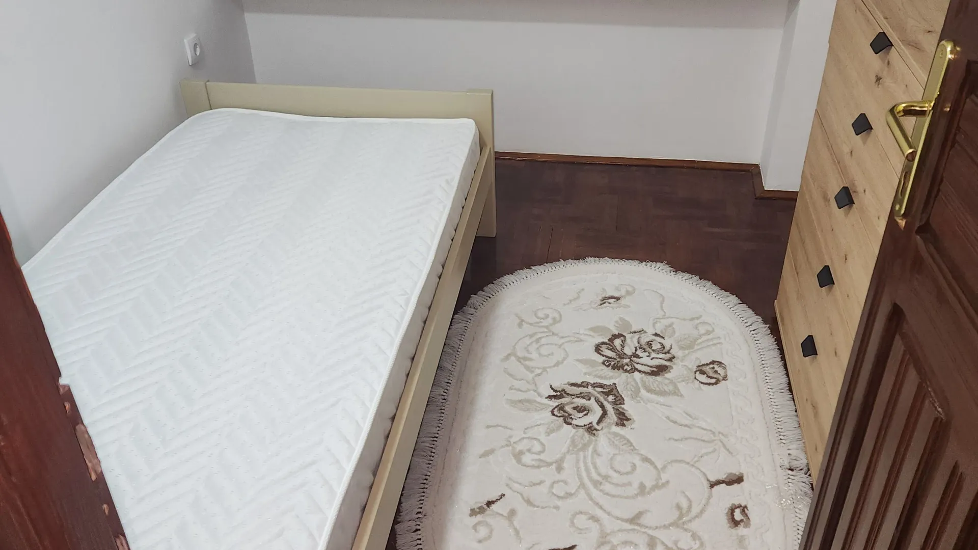 Prodaja, trosoban stan, 57m², Stara varoš, Nikšić