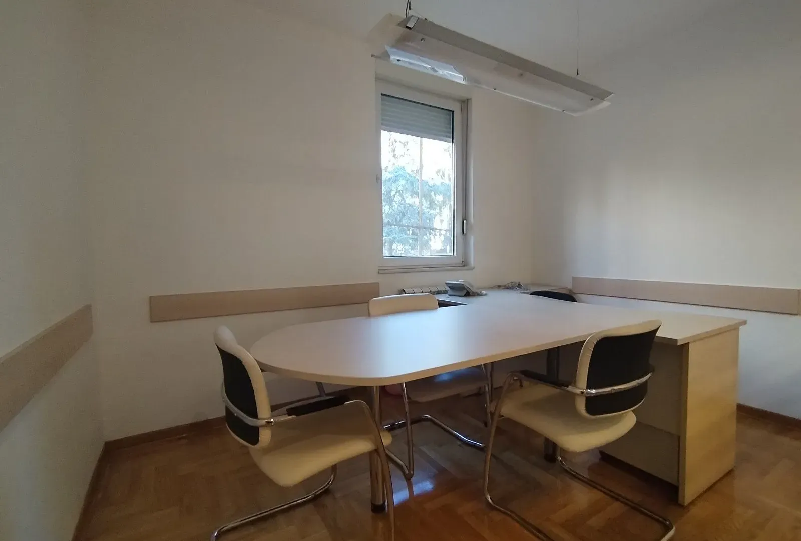 Izdavanje, poslovni prostor, 62m², Vračar Sve Podlokacije, Beograd